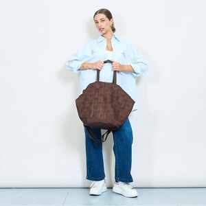 Elegant Brown Women's Tote by [Brand]